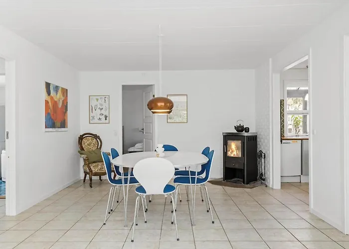 3602-nexo-turistvej-45-a * Neksø